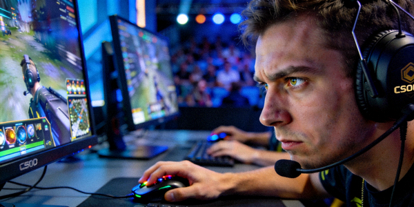 反恐精英：全球攻势(CS:GO) Major锦标赛决赛现场 - 选手专注比赛的特写